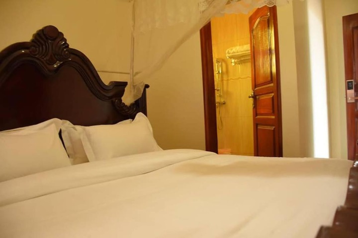 Room 10 of 26