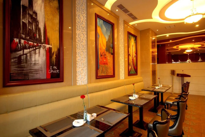 Dining 8 of 9
