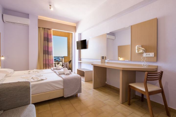 Room 10 of 80