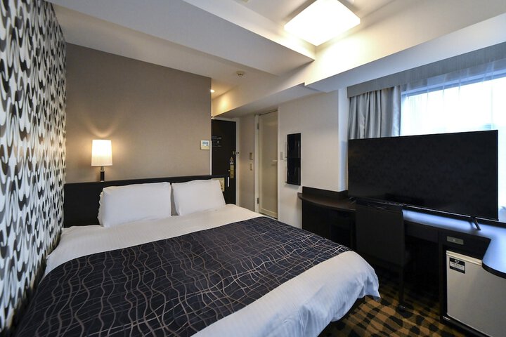 Room 6 of 45