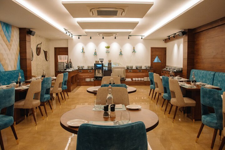 Dining 20 of 23