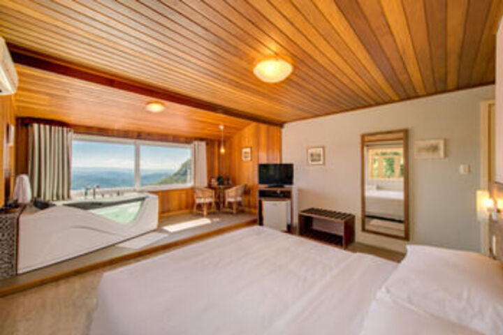 Room 17 of 40