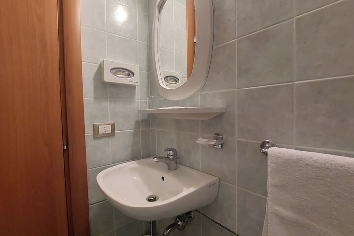 Room 30 of 54