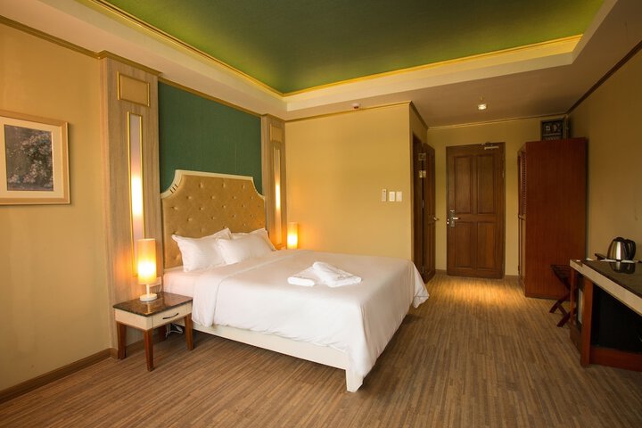 Room 9 of 31