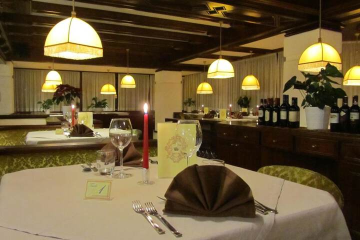 Dining 32 of 67