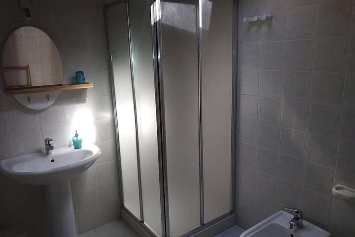 Room 10 of 27