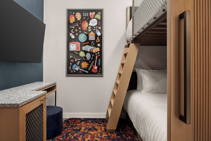 Room 17 of 34