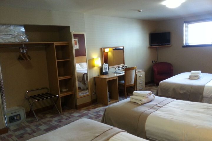 Room 7 of 32