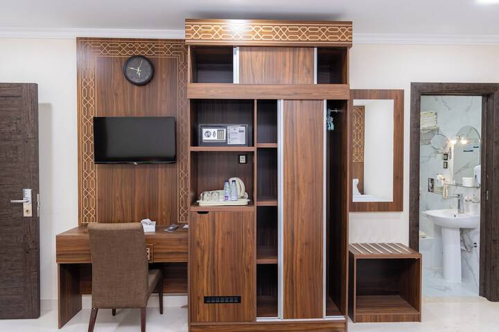 Room 11 of 37