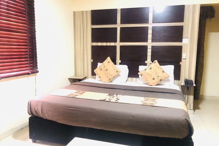 Room 16 of 39