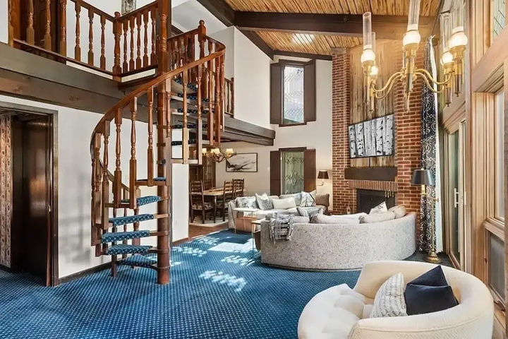 Exterior of 3 BR Penthouse w Hot tub mountain Views