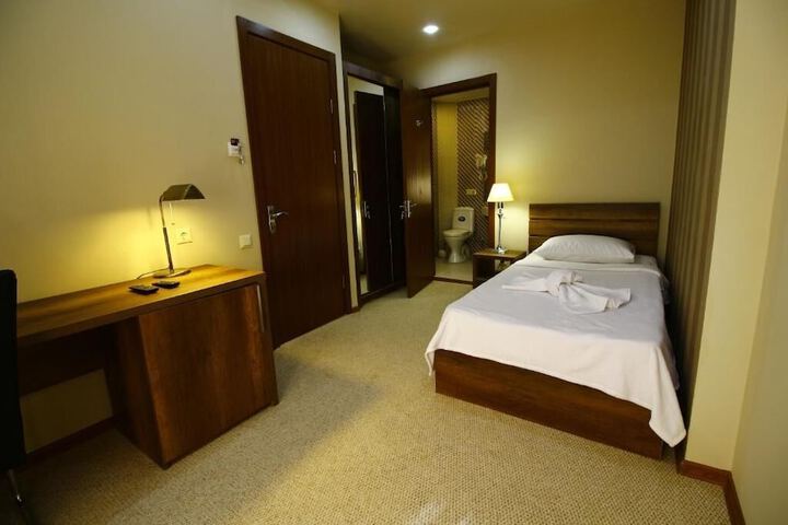 Room 7 of 38