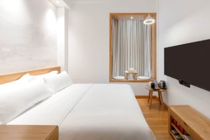 Room 8 of 20
