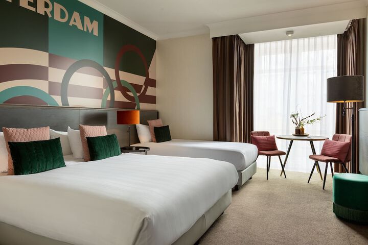 Room 18 of 76