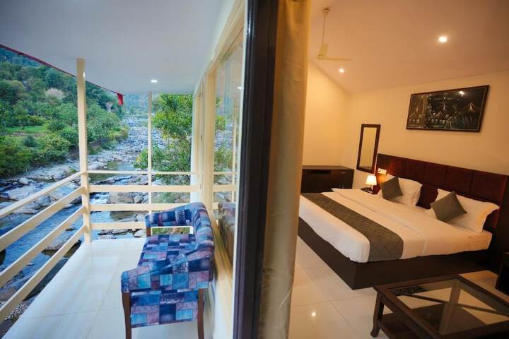 Room 8 of 34