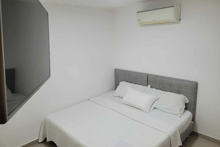 Room 4 of 33