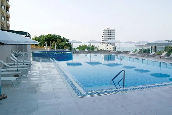 Pool 7 of 13