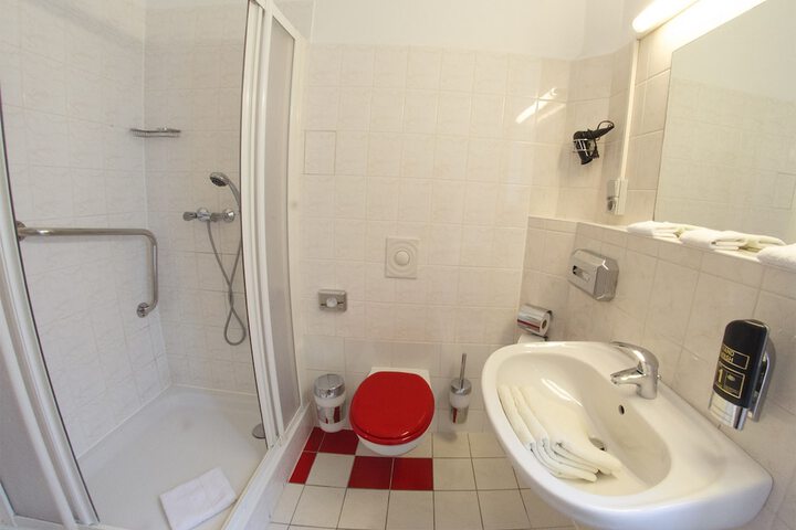 Room 20 of 28