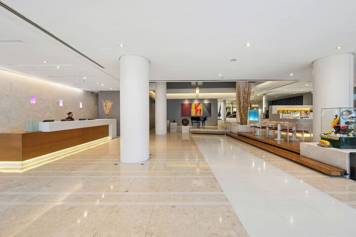 Entrance & Lobby