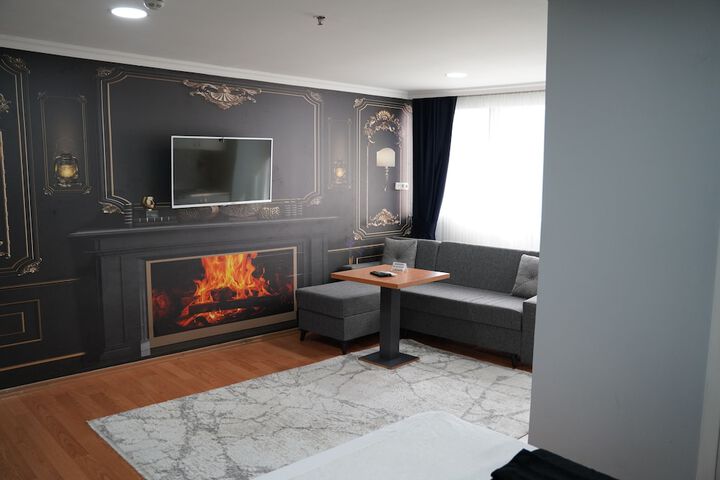 Room 33 of 52