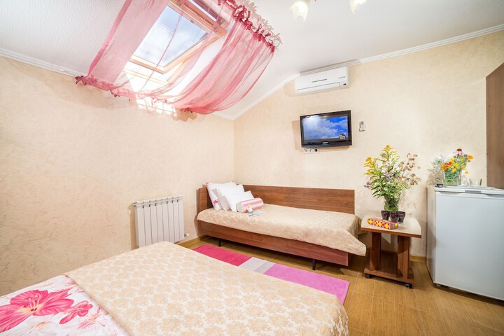 Room 8 of 16