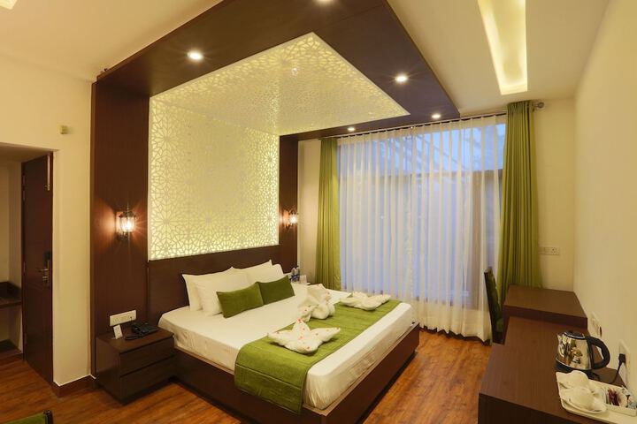 Room 6 of 80
