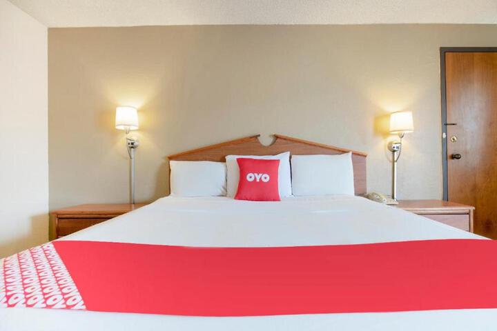 1 King Bed (15 of 16)