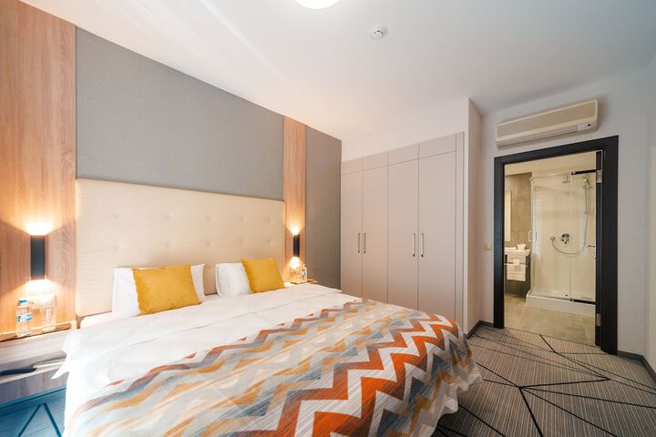 Room 8 of 38