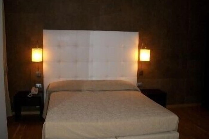 Room 9 of 46
