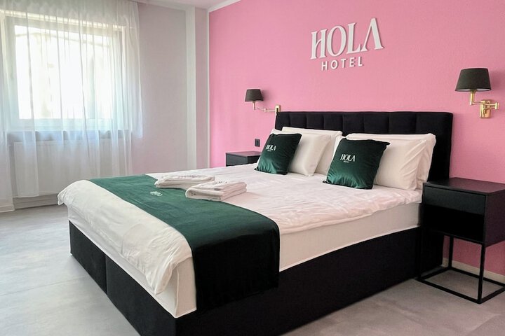 Room 9 of 14
