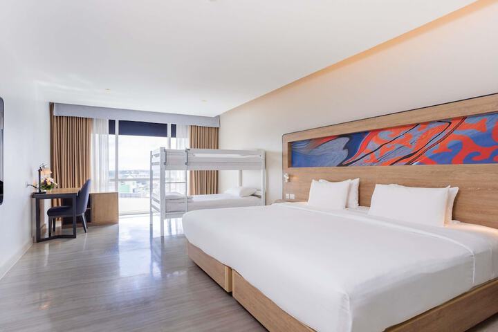 Room 16 of 210