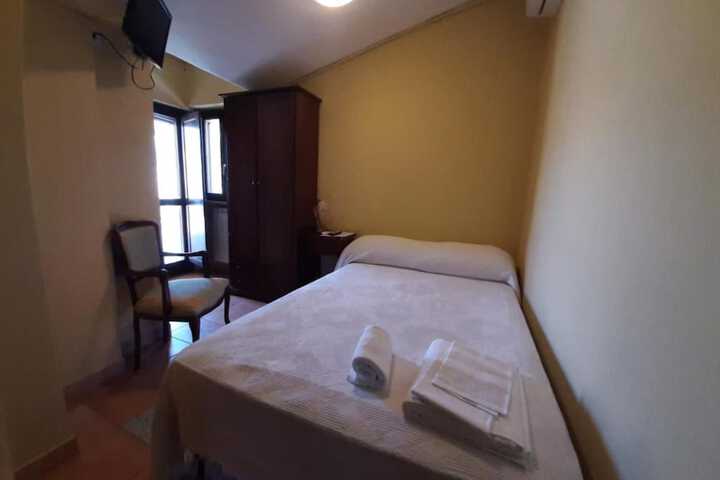 Room 6 of 49