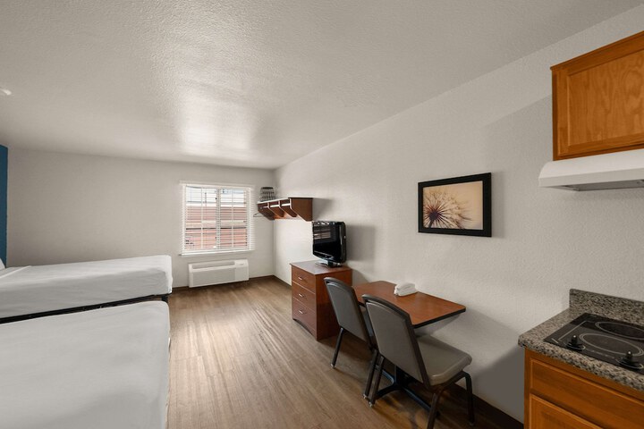 Standard Room, King or Two Doubles (13 of 27)
