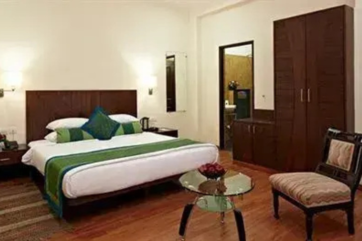 Room 3 of 8