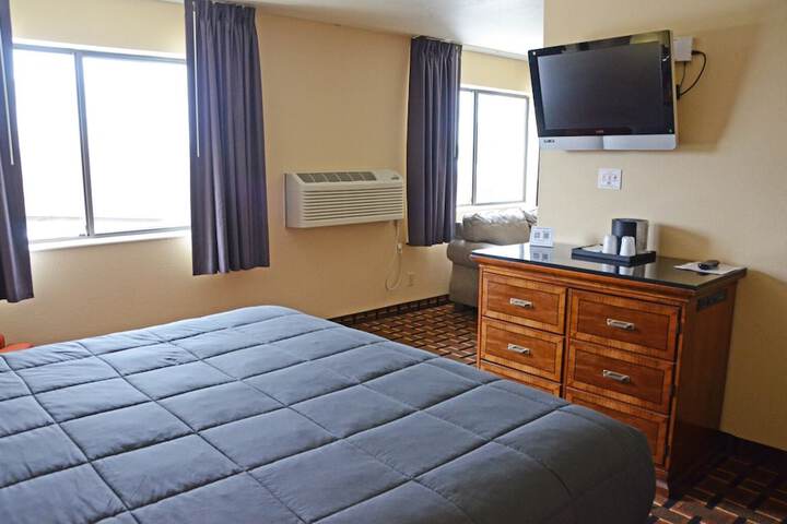 1 King Bed (7 of 27)