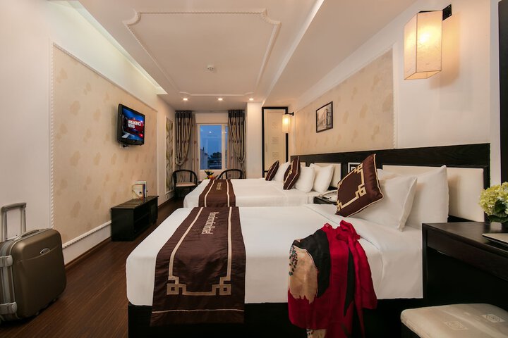 Room 30 of 106