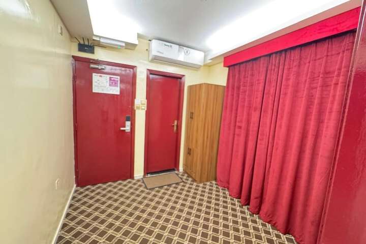 Room 5 of 25