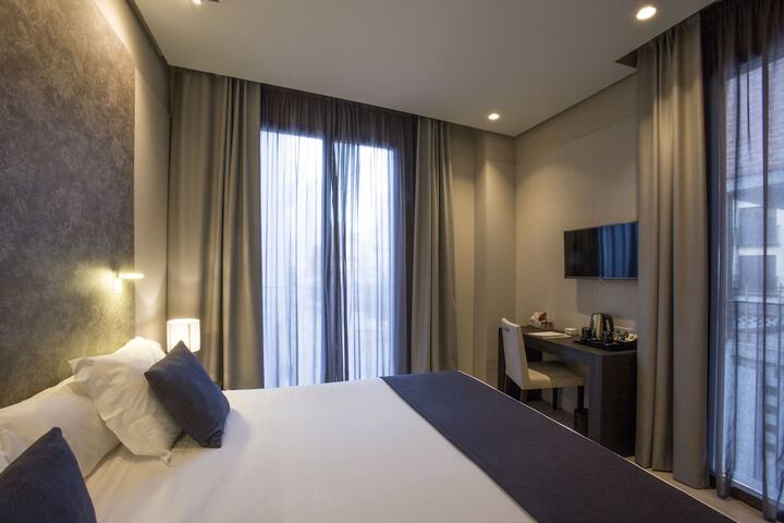 Room 10 of 34
