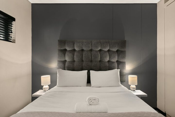 Room 42 of 215