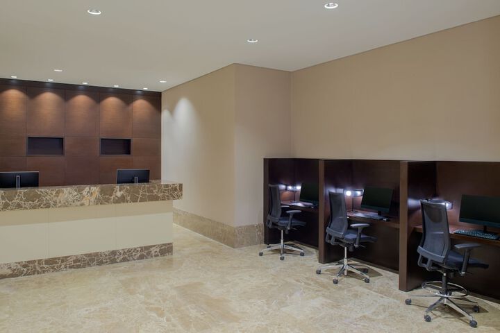 Business Center 67 of 69
