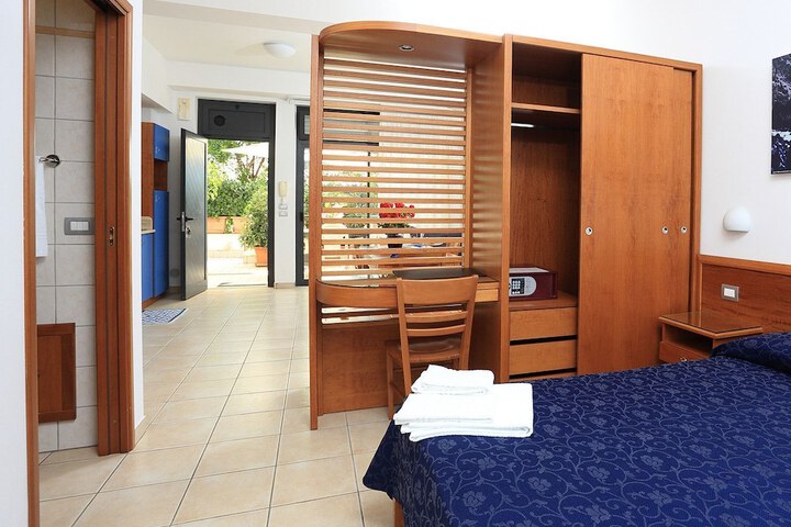 Room 4 of 44