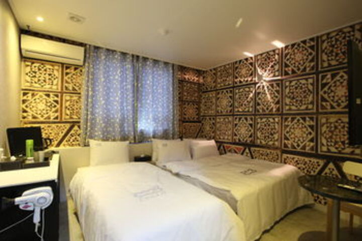 Hotel Suite Photo