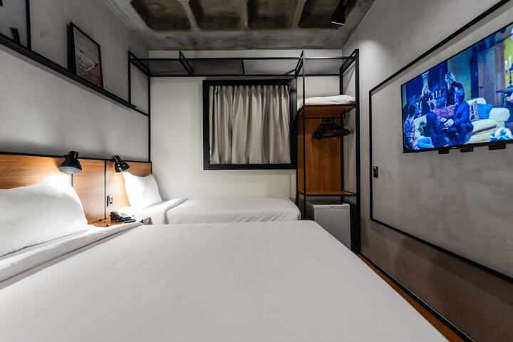 Room 32 of 96