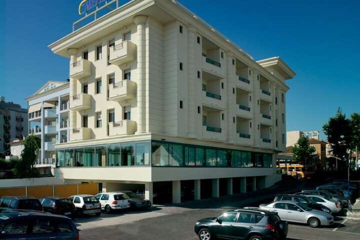 Hotel 82 of 86