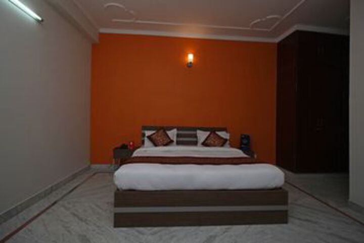 Room 12 of 21