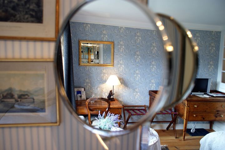 Room 8 of 42