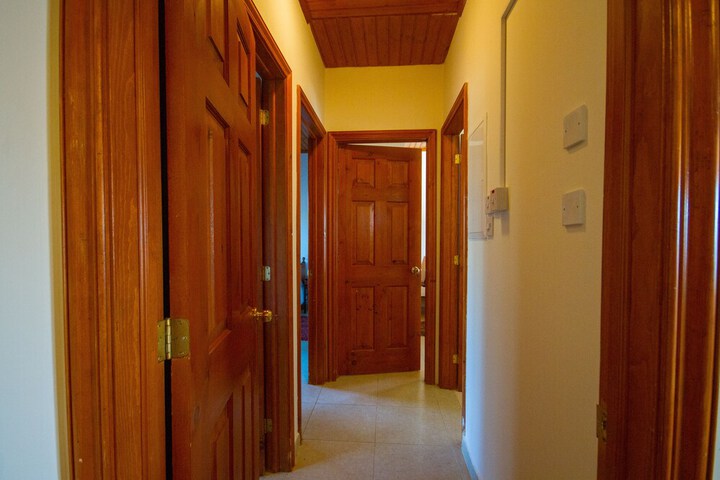 Ballroom/Hall 28 of 30