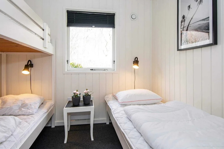 Room 3 of 46