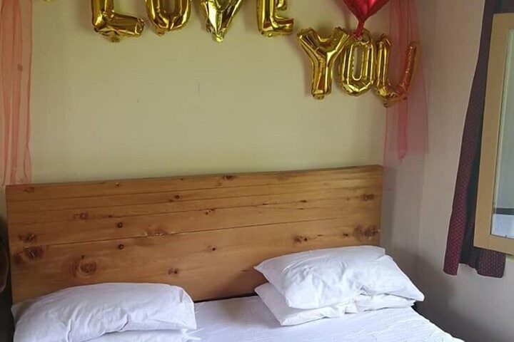 Room 7 of 8