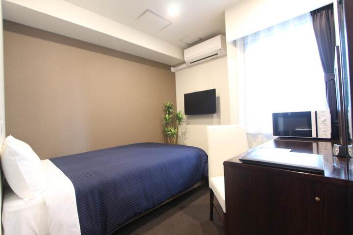 Room 7 of 28